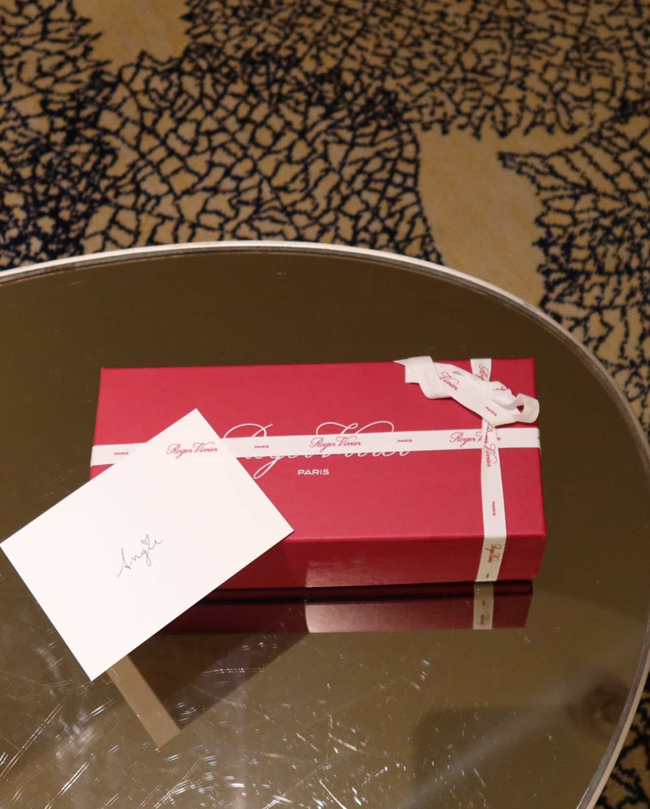 Esta combinación de colores es perfecta 🌹  #unboxing #rogervivier #fashion #shoes #fyp 