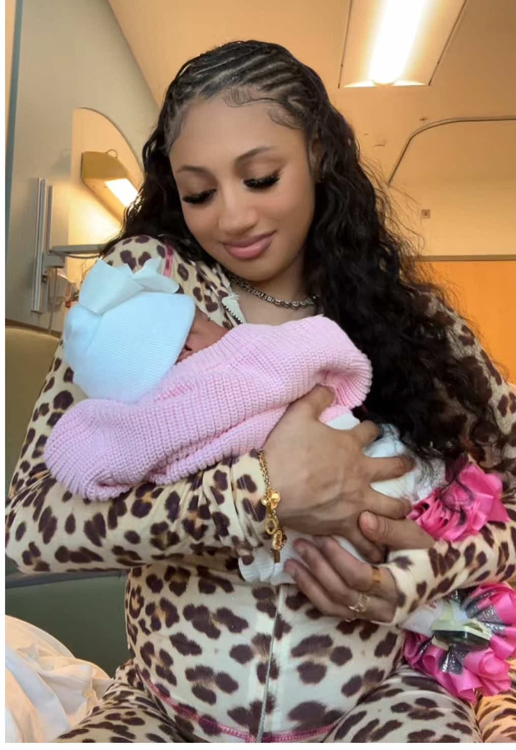 We’re home 🤞🏽🏡💖🤱🏻 Baby registry is in my bio @Dash 