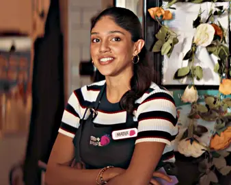 I addicted to this show now omg #heatedrivalry #ilyarozanov #shanehollander #roselandry #sophienelisse 